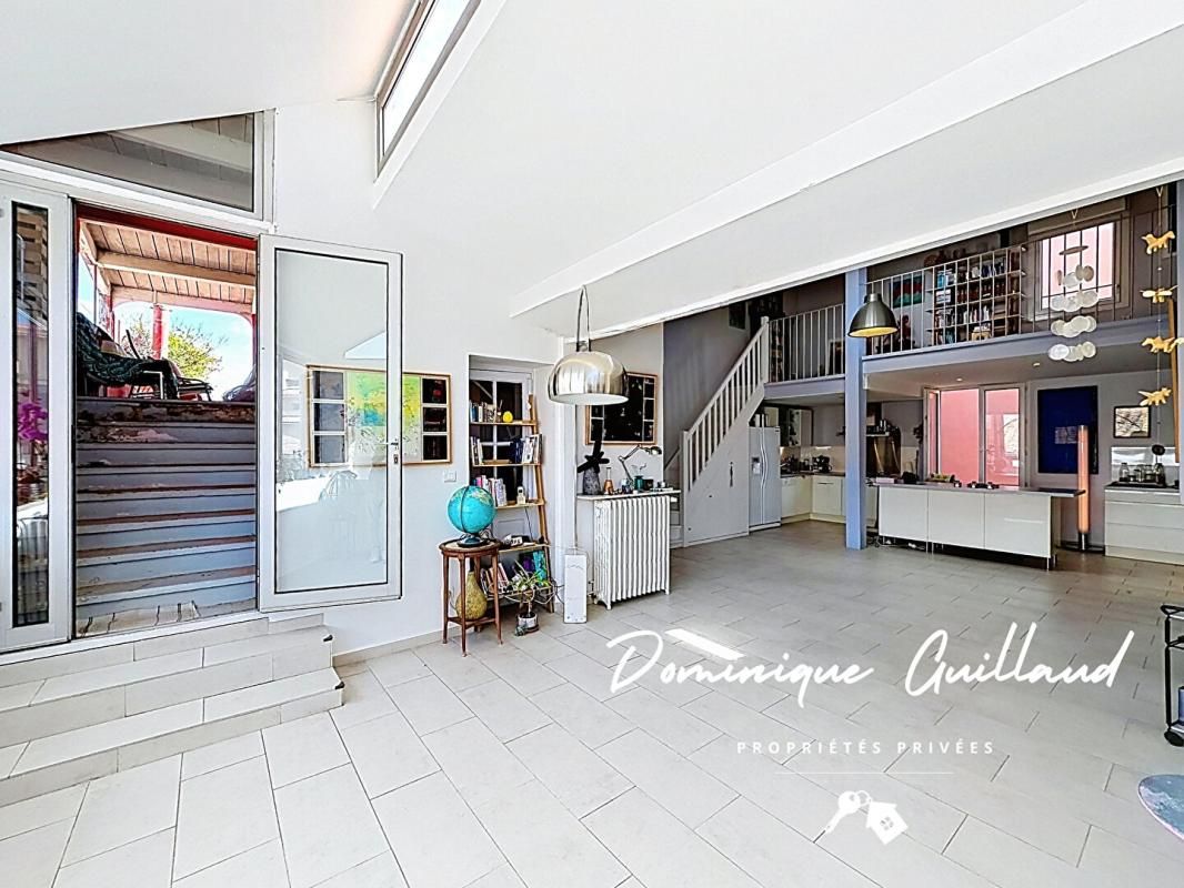 NIMES Nîmes Arènes -Duplex 5 piècès 173 m2 avec terrasse et loggia de 50m2 2