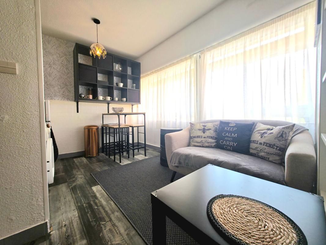 LE LAVANDOU Appartement  2 pièce(s) 30 m2 avec ascenseur ET parking a 4 MN DE LA MER 3