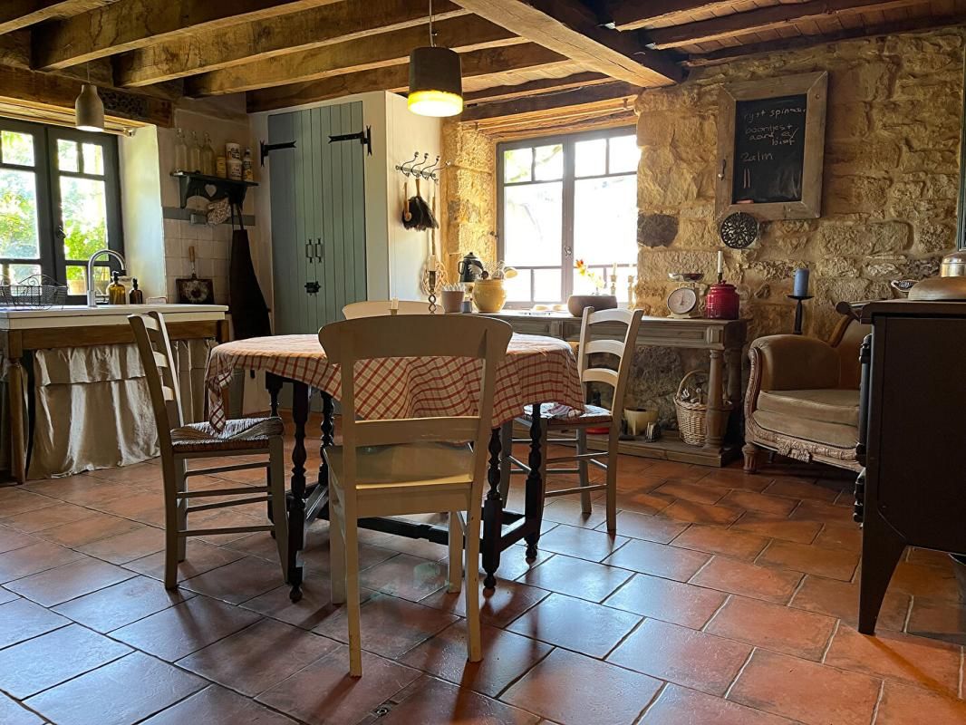 SAINT-LAURENT-LA-VALLEE Maison authentique du XVIIIe siècle avec trois grandes granges, belle vue et terrain de 1,4 hectare 4