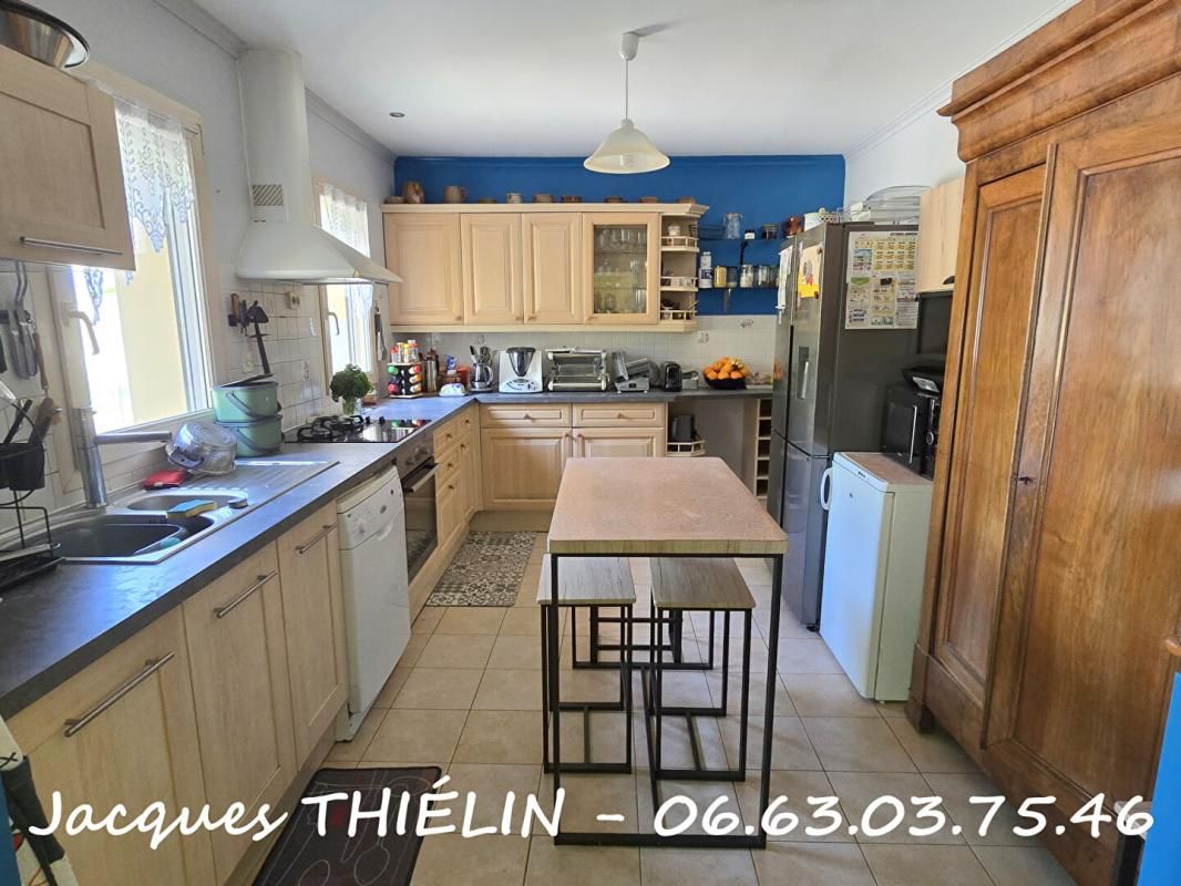 LONGUE-JUMELLES Charme de l'ancien & lumière contemporaine pour cette spacieuse longère familiale 4