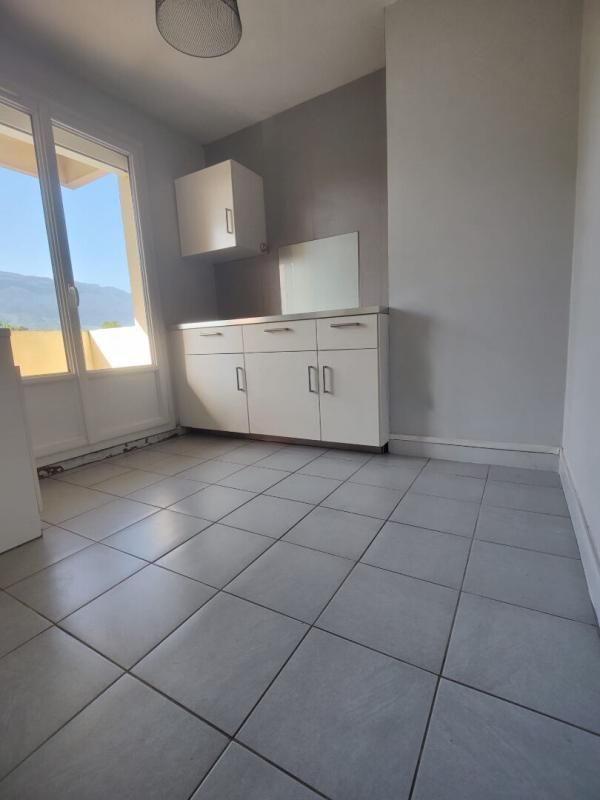 SAINT-MARTIN-D'HERES Appartement Saint Martin D Heres 4 pièces 62 m2 3