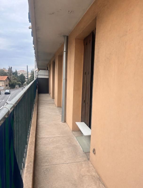 LE GOLFE JUAN Appartement 3 pièce(s) 2