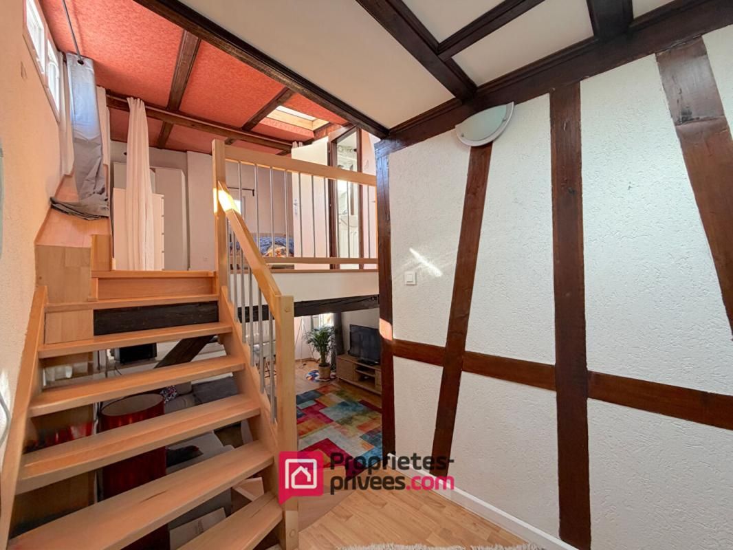 STRASBOURG Appartement meublé duplex 2 pièces, dernier étage 3