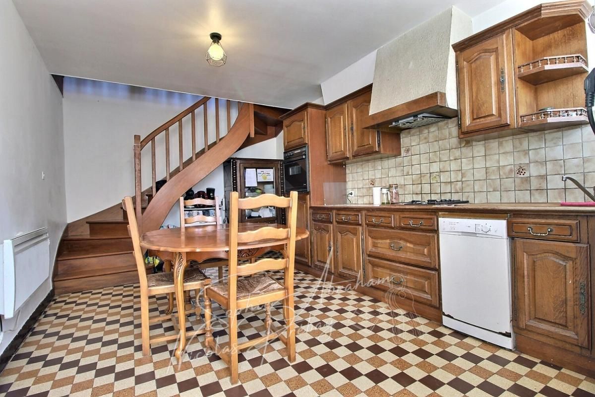 TOURY Maison en pierres avec grand terrain et grange 4