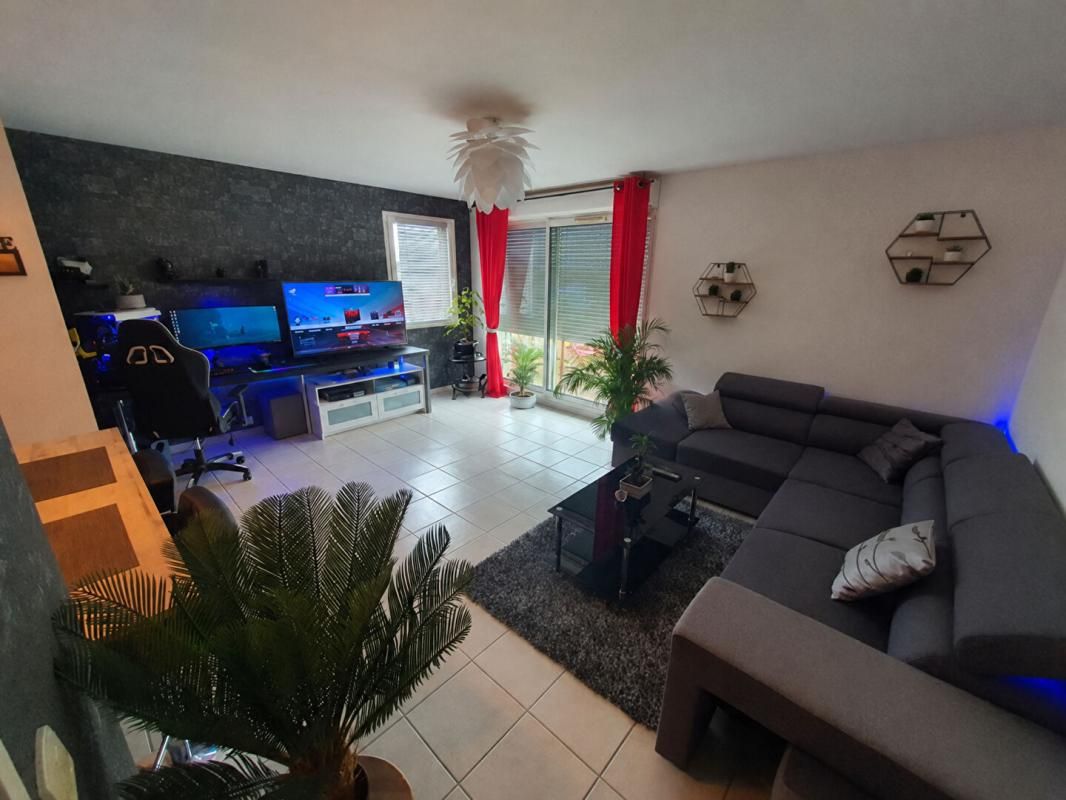 ISTRES Appartement T2 avec double vue Etang  et une place de parking 2