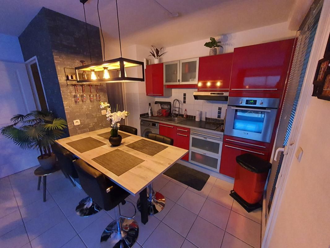 ISTRES Appartement T2 avec double vue Etang  et une place de parking 3