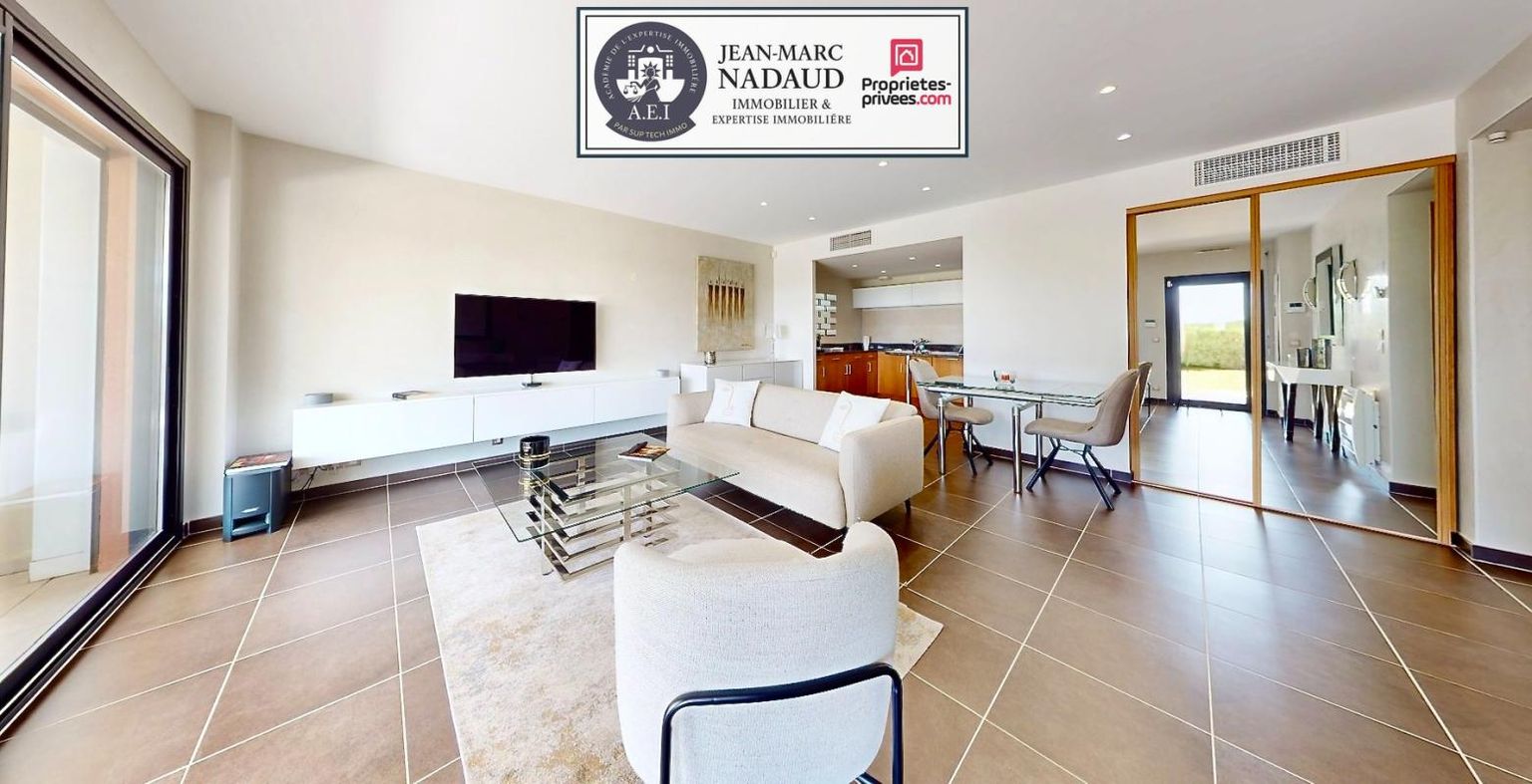 SAINT-RAPHAEL Appartement Saint-Raphaël, T2 de 71m2-terrasse 47m2-Jardin 119m2-Garage 4