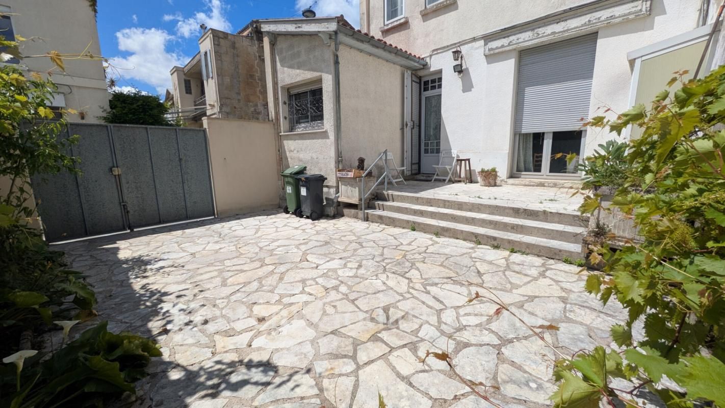 BORDEAUX Bordeaux St Genès - Maison 9 pièces 227m² avec extérieur 2