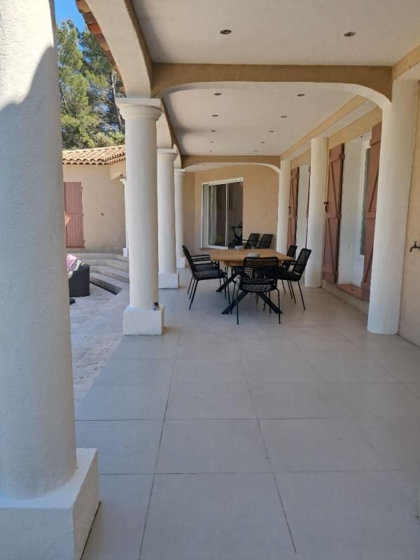 DRAGUIGNAN Superbe propriété familiale avec dépendance, piscine et grand terrain arboré 2