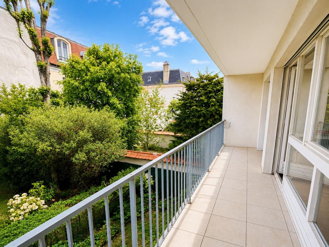 À 3 min du RER A : 81 m² au calme, 2 balcons sans vis-à-vis