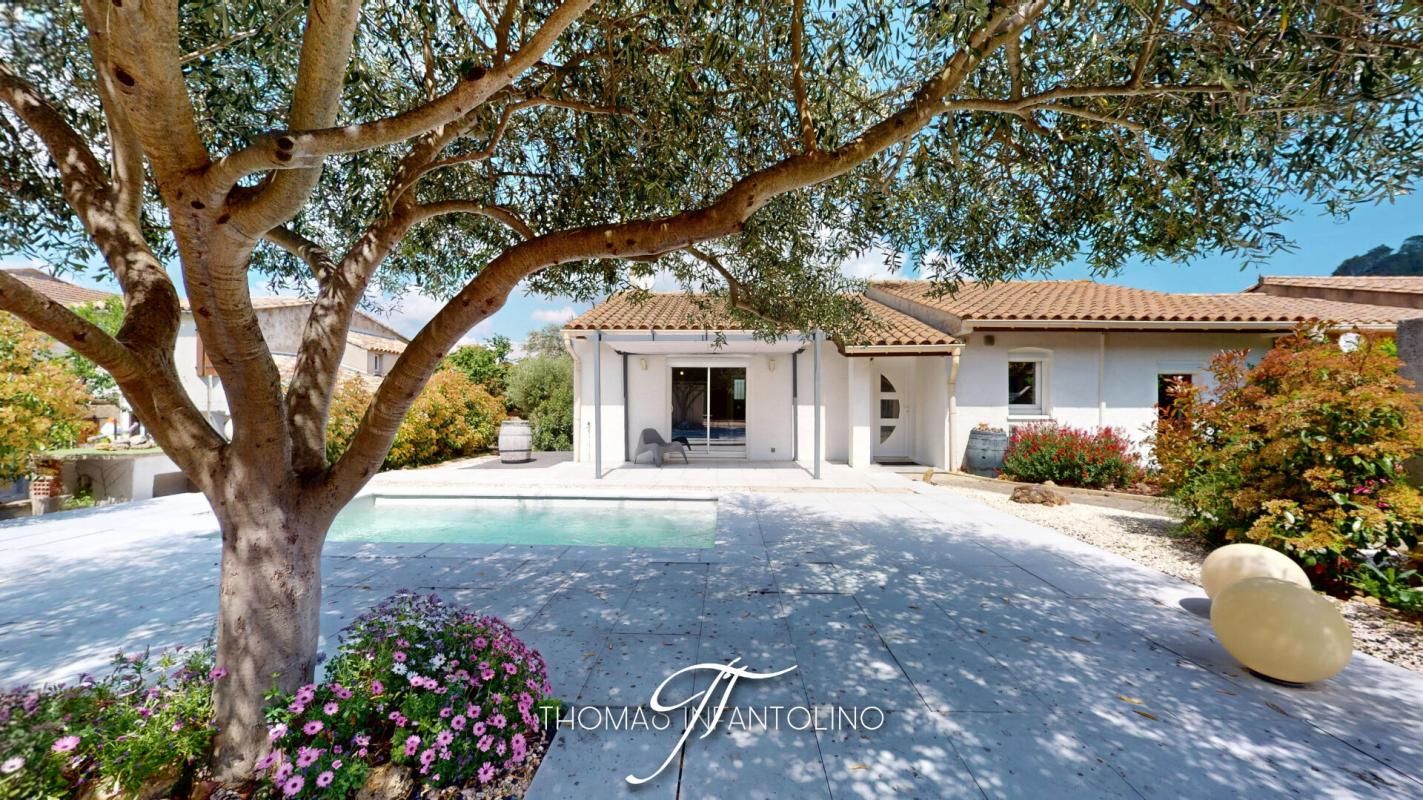 EN EXCLUSIVITE - PLAIN PIED - 3 CHAMBRES - CLIMATISATION GAINABLE - PISCINE - GARAGE