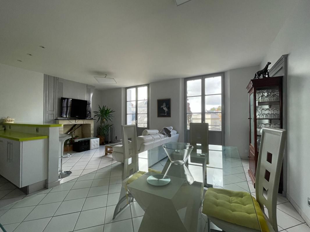 SAUMUR EXCLUSIVITE A VENDRE  49000 SAUMUR Appartement 3 pièces 82 m² balcon 2