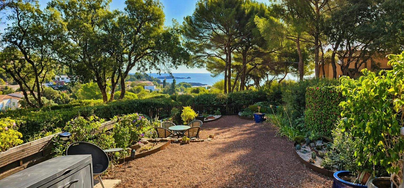 AGAY Maison Agay 2 pièce(s) 60.7 m2 avec jardin + parking 3