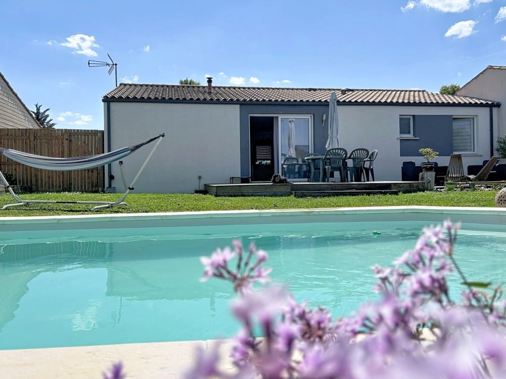 SAINT-JEAN-DE-LIVERSAY Maison de plain-pied 2015 - 3 chambres - Piscine - Garage - Quartier résidentiel - Centre village 2