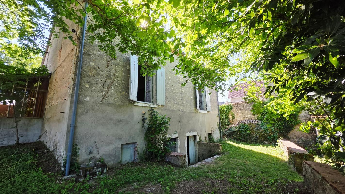 MEHUN-SUR-YEVRE MEHUN SUR YEVRE MAISONS DE VILLE 6 PIECES LOT DE 2 MAISONS 1