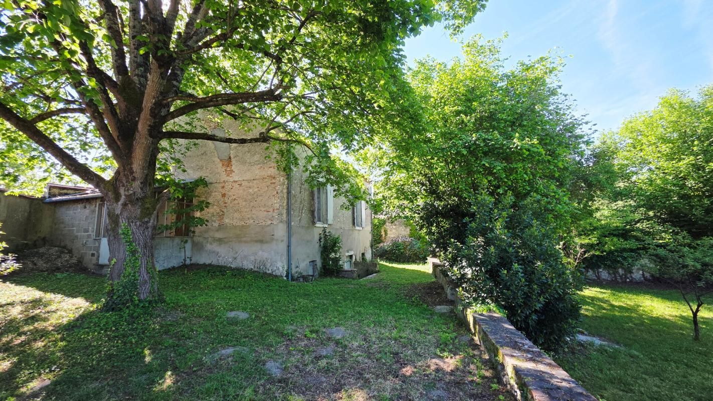 MEHUN-SUR-YEVRE MEHUN SUR YEVRE MAISONS DE VILLE 6 PIECES LOT DE 2 MAISONS 2
