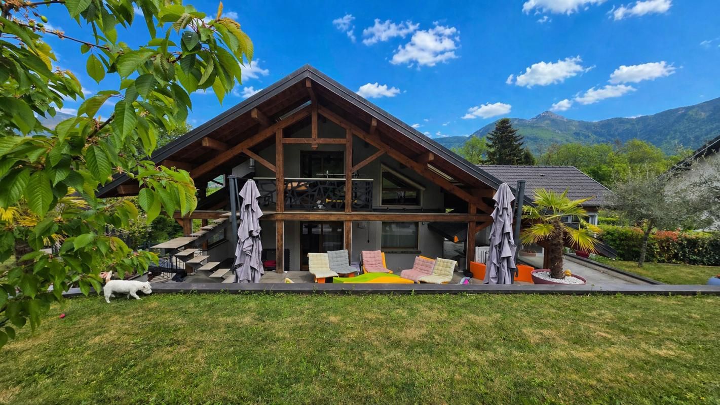 Grande maison familiale à  Curienne, 208 m2  sur parcelle de 1600m²