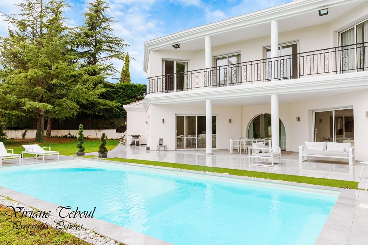 ECULLY Maison Ecully Tronchon.1650000. 7 pièce(s) 286 m2 .5 chambres .terrain 1890m2.piscine.jardin 4