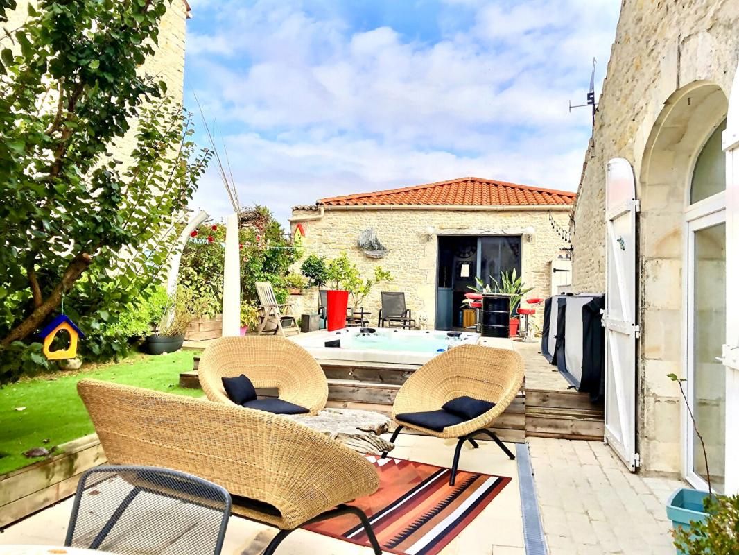 Maison Charentaise  de charme à Saint-Médard-d'Aunis  17220