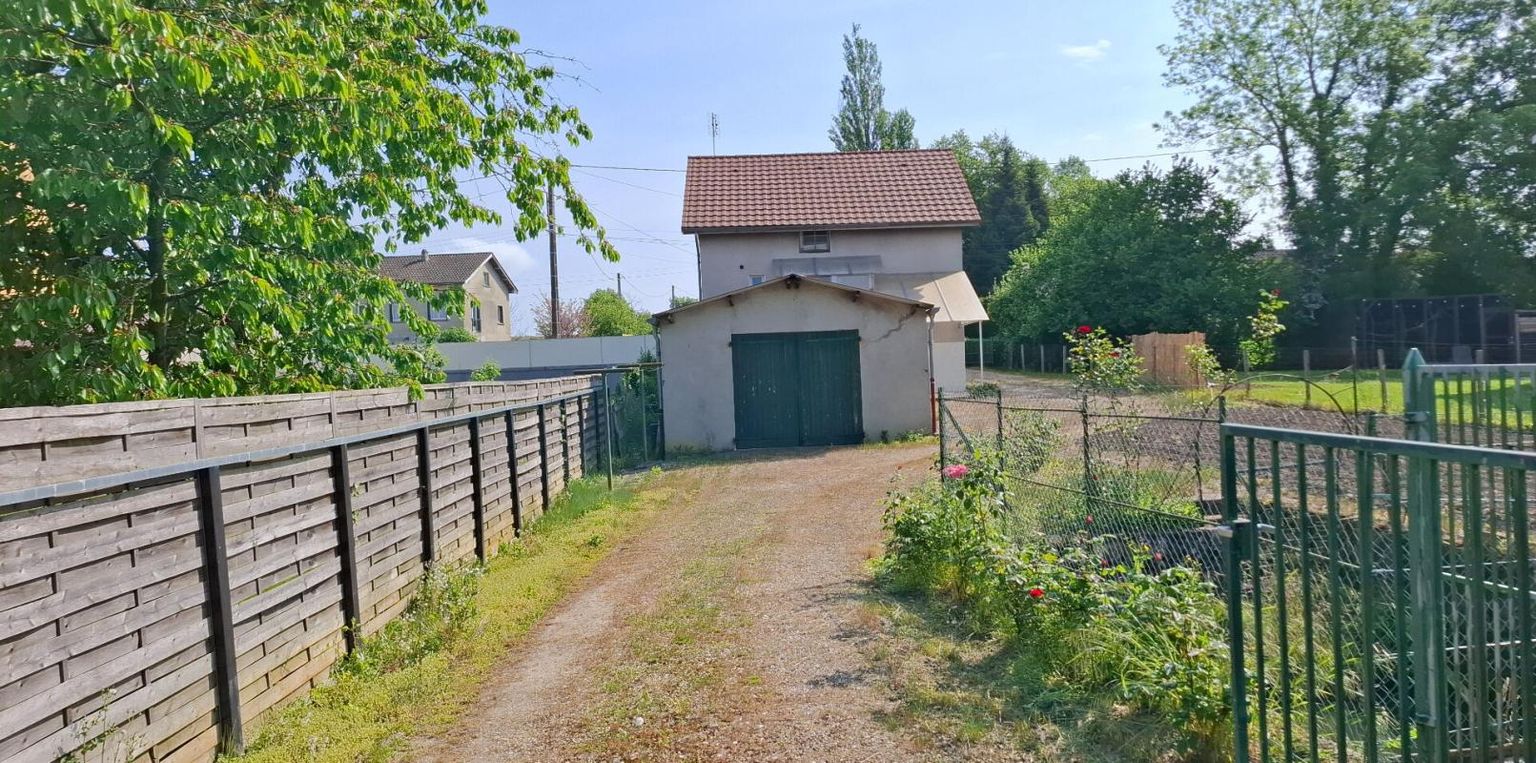 SAINT-JULIEN-SUR-REYSSOUZE Maison en village 70 m2 joli terrain 3