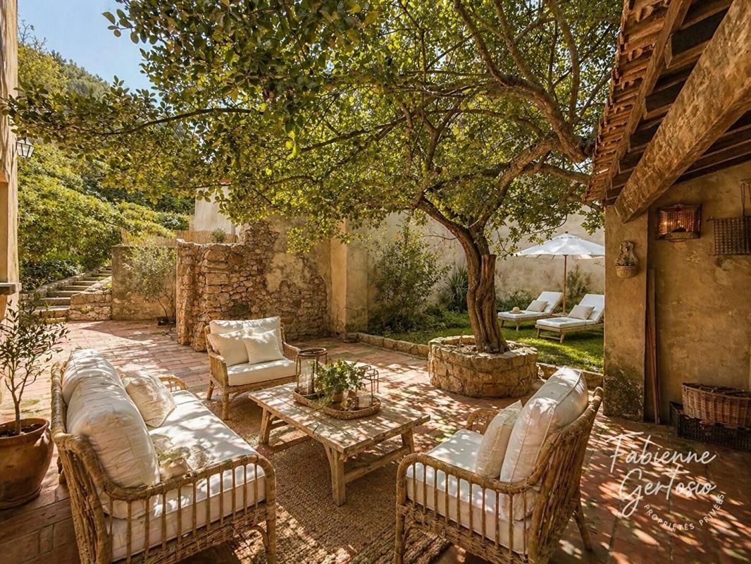 Solliès-Ville! Maison de Village de 150 m2 avec jardin et cave