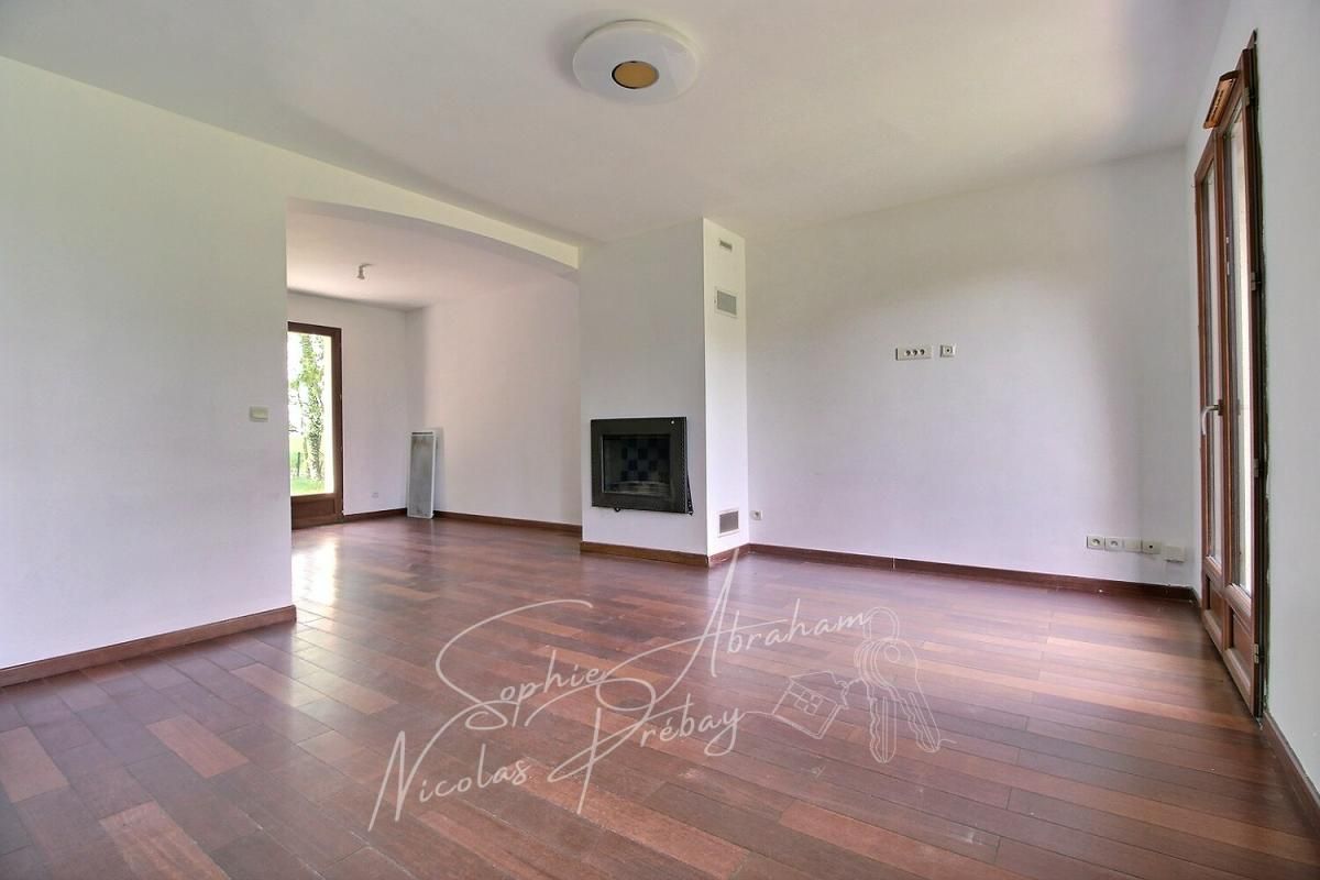 JANVILLE Maison individuelle avec garage et jardin arboré 3