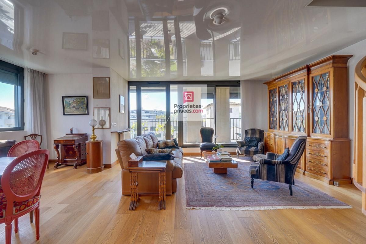 Dept 33 - Mérignac Hyper Centre - Appartement Duplex T4 de 101m2 - Loggia de 10m2 et parking Double en sous sol
