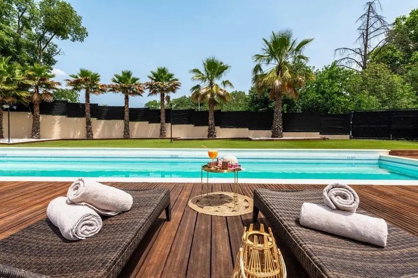 Grand Studio Sans bail commercial  avec terrasse vue GOLF