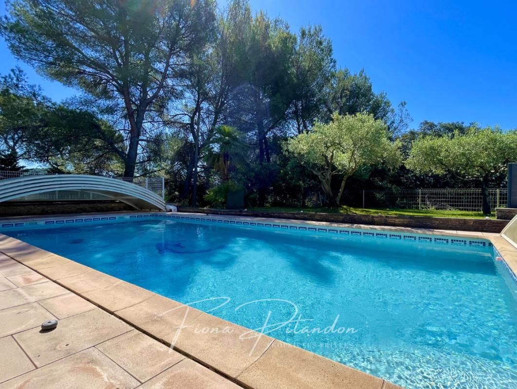 LAURIS Villa lumineuse avec piscine et dépendance sur terrain paysager 4
