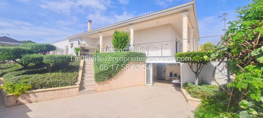 Jolie villa de 156m² avec grand  garage/piscine sur jardin paysager de 1161m²