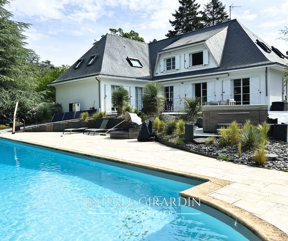 Propriété familiale avec piscine au coeur du Housseau - Carquefou
