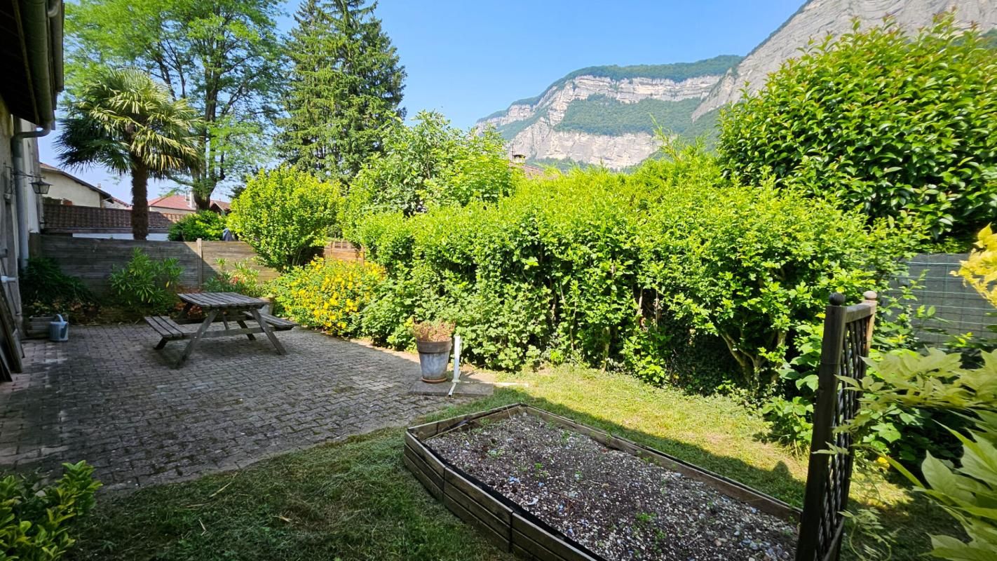 CROLLES Maison de Ville 7P 210 m² avec jardinet + garage à CROLLES (38920) 2