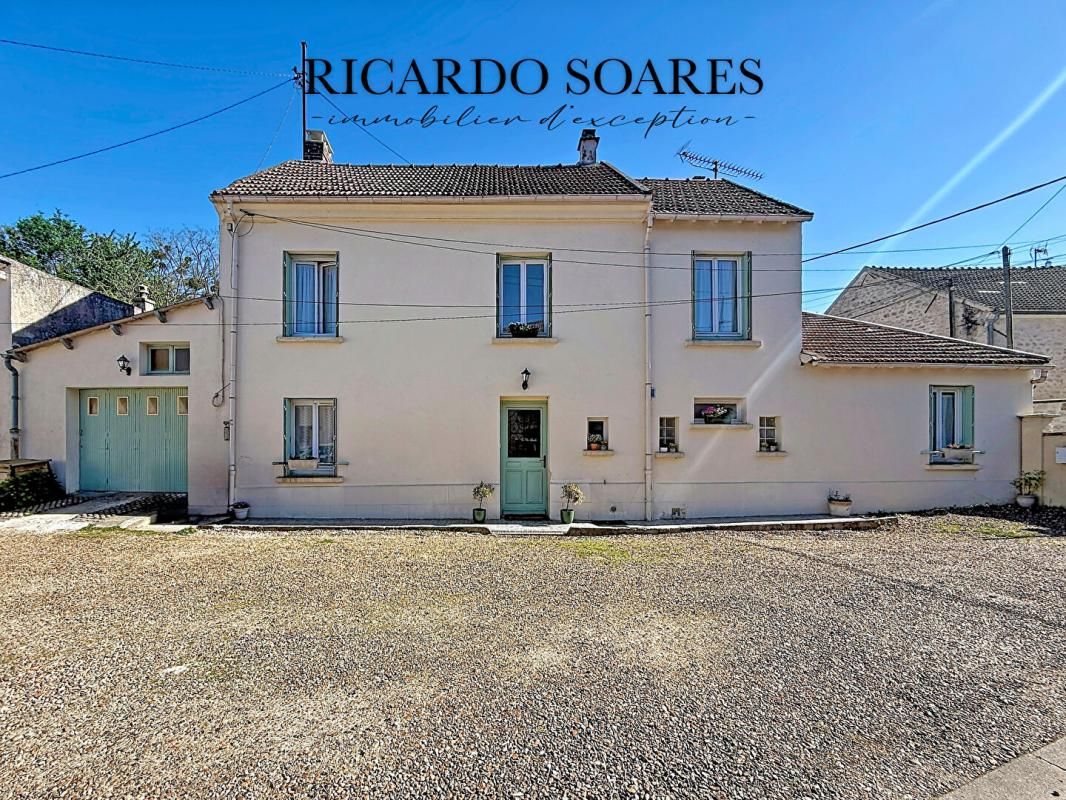 VEMARS 95470 - MAISON DE CARACTÈRE 115m2 AU SOL / 3 CHAMBRES / GARAGE 50m2 / MAGNIFIQUE JARDIN / CAVE