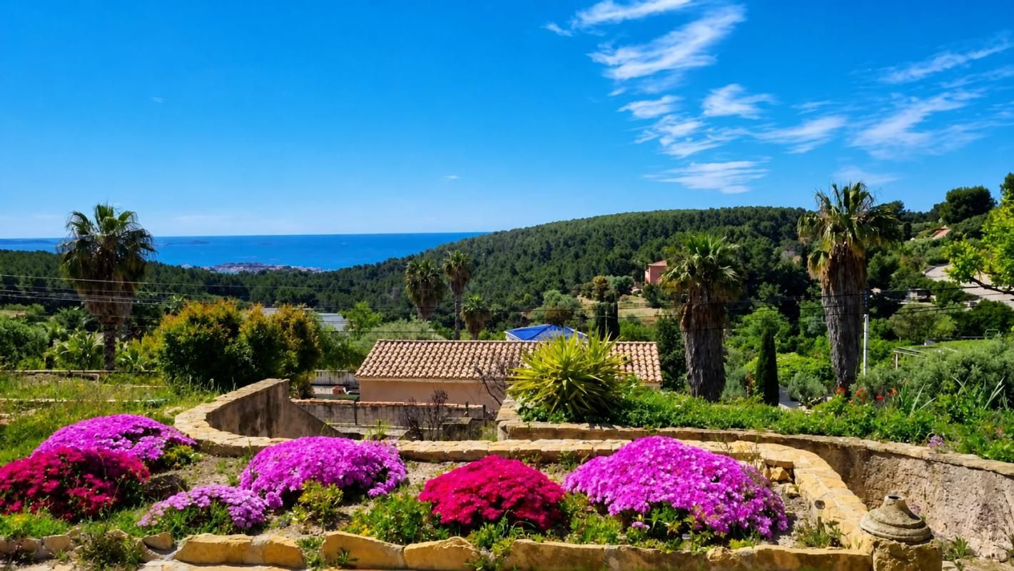 BANDOL Villa  10 pièce(s) 220 m2 sur 2000 m² piscinable vue mer 1