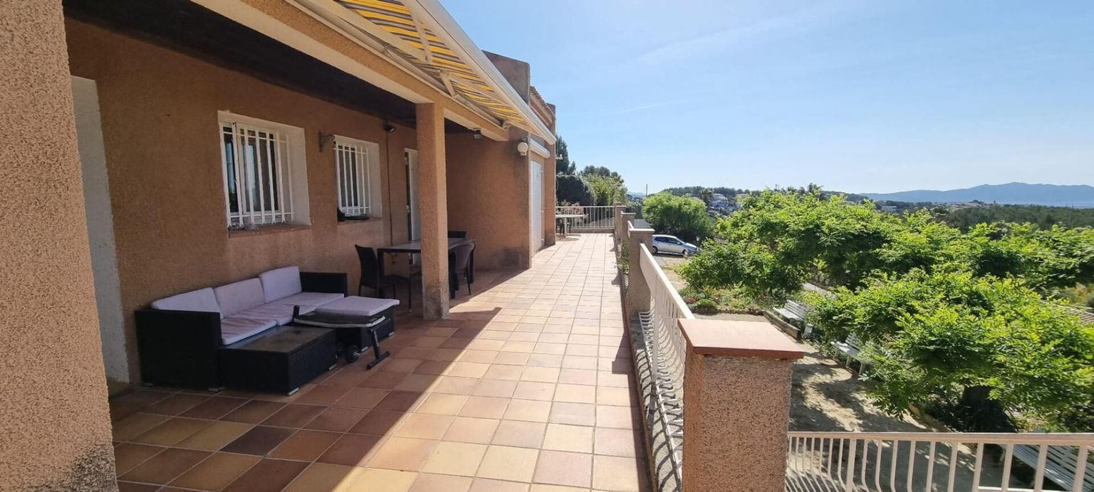 BANDOL Villa  10 pièce(s) 220 m2 sur 2000 m² piscinable vue mer 3