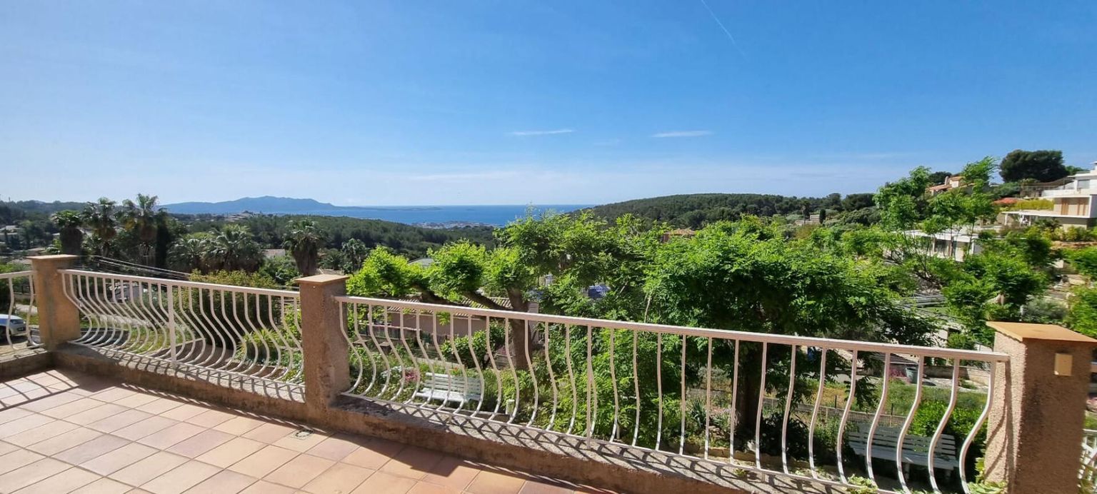 BANDOL Villa  10 pièce(s) 220 m2 sur 2000 m² piscinable vue mer 4