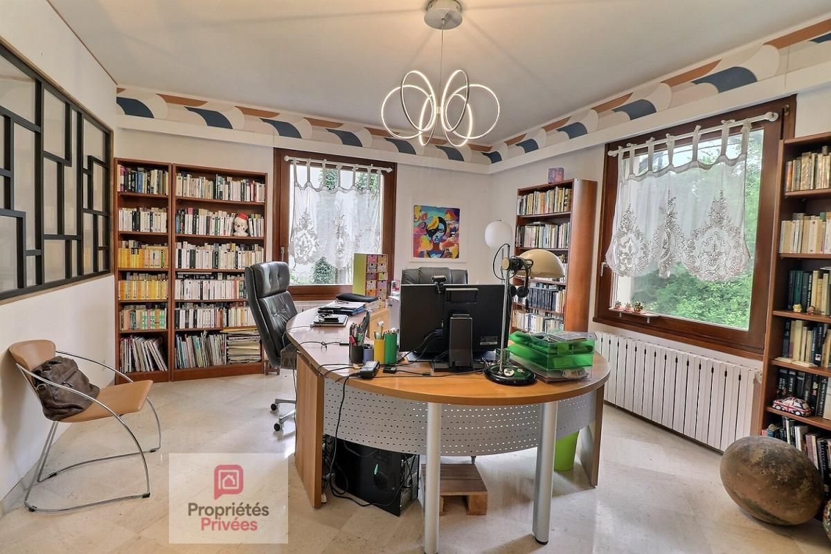 AIGREFEUILLE-D'AUNIS Maison familiale 5 chambres - 209 m² - Sous-sol 160 m² - Piscine - Jardin - Chauffage par Géothermie 2