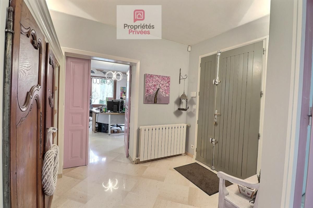 AIGREFEUILLE-D'AUNIS Maison familiale 5 chambres - 209 m² - Sous-sol 160 m² - Piscine - Jardin - Chauffage par Géothermie 4