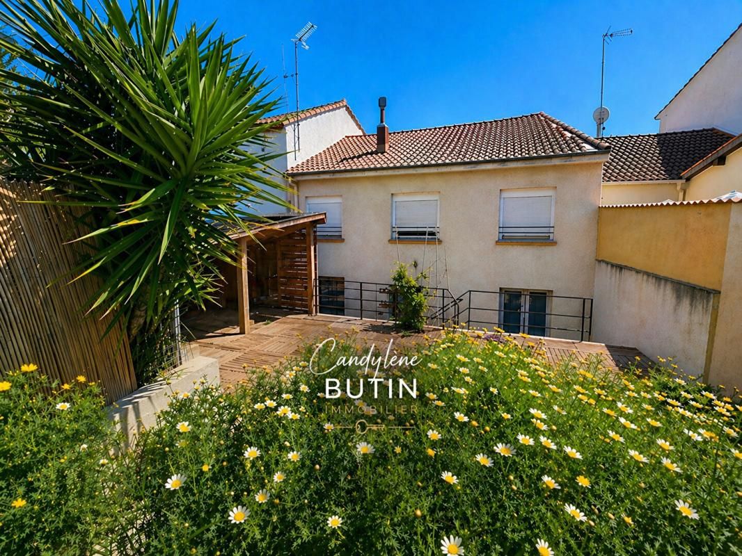 Maison de ville 122 m² , 5 chambres , extérieur avec charme