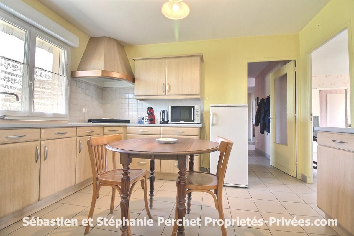 EPIEDS-EN-BEAUCE Maison de plain-pied 2006 ? 3 chambres ? grenier aménageable ? Terrain clos et arboré de 1013 m2 ? Garage 32 m² 4