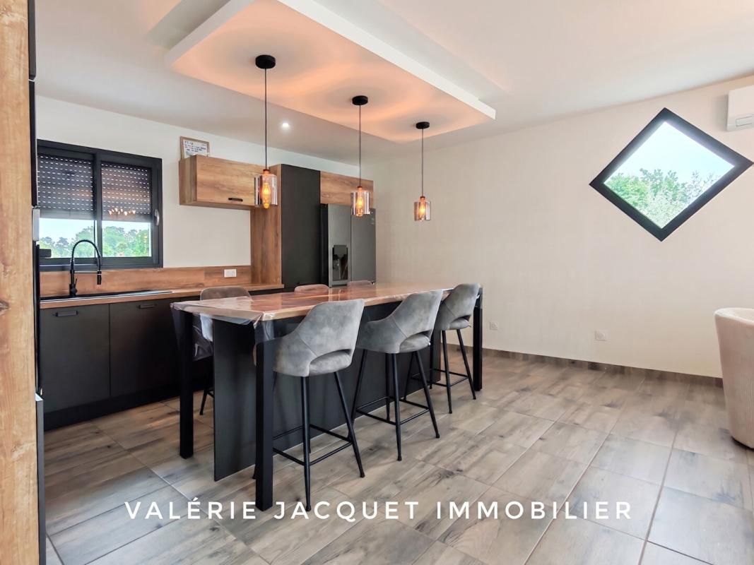 SAINT-PIERRE-DU-PALAIS Maison St Pierre Du Palais 4 pièce(s) 90 m2 2