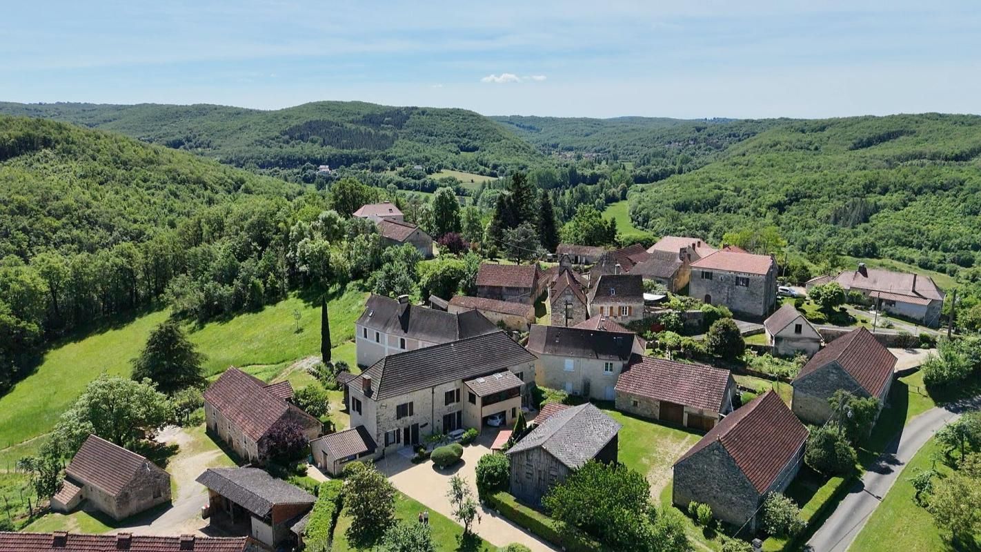 GOURDON Belle propriété en pierre avec gîte 3