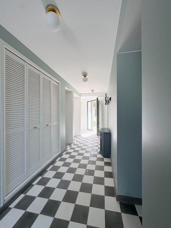 MONNIERES Maison familiale de plain-pied ,deux garages et terrain constructible 2