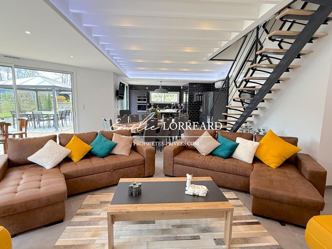 Maison au sud du Mans 6 pièce(s) 216 m2