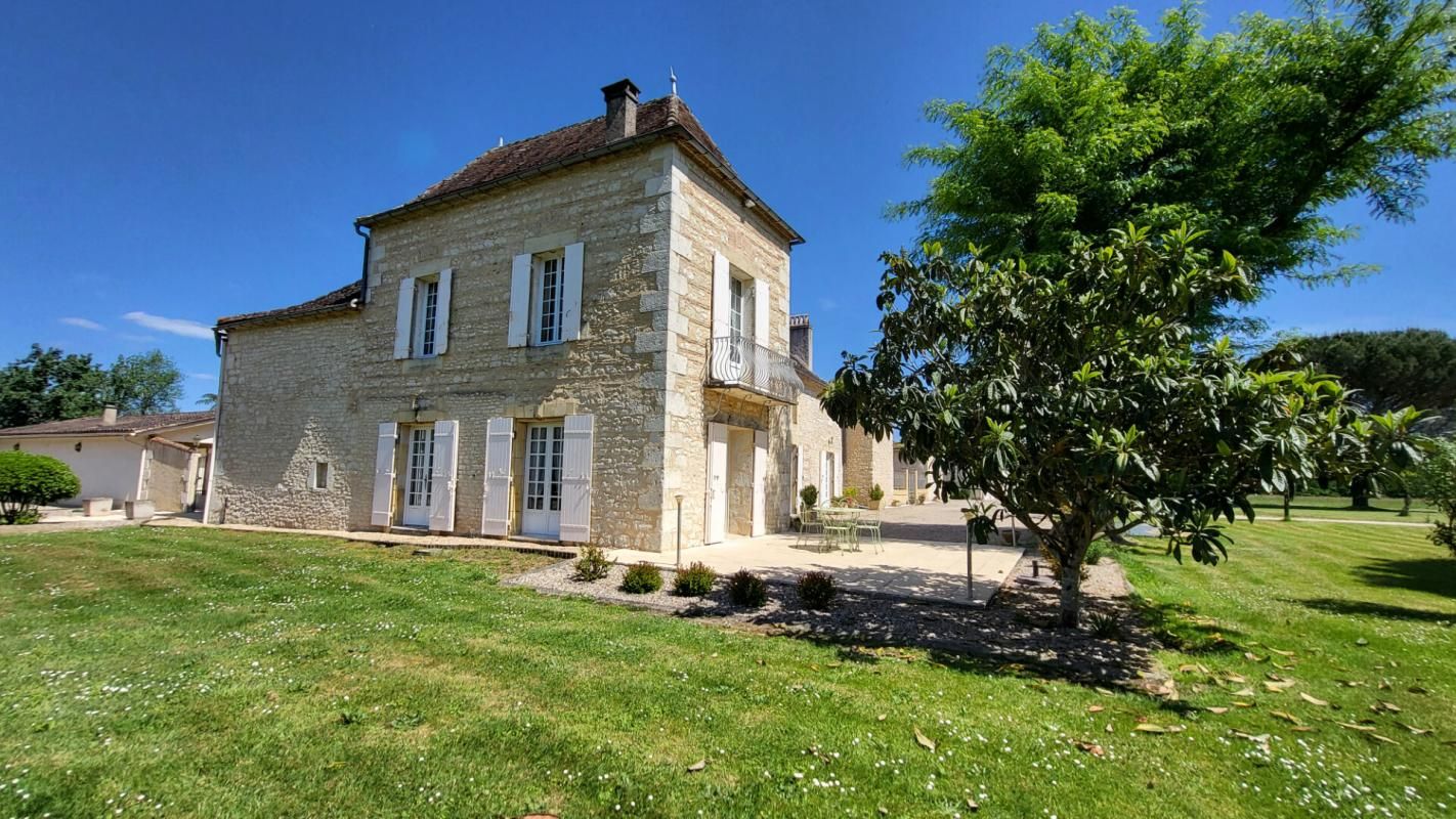 BERGERAC Proche Bergerac Demeure en pierres, gite et dépendances 17 pièces sur  parcelle de 23000 m² 4