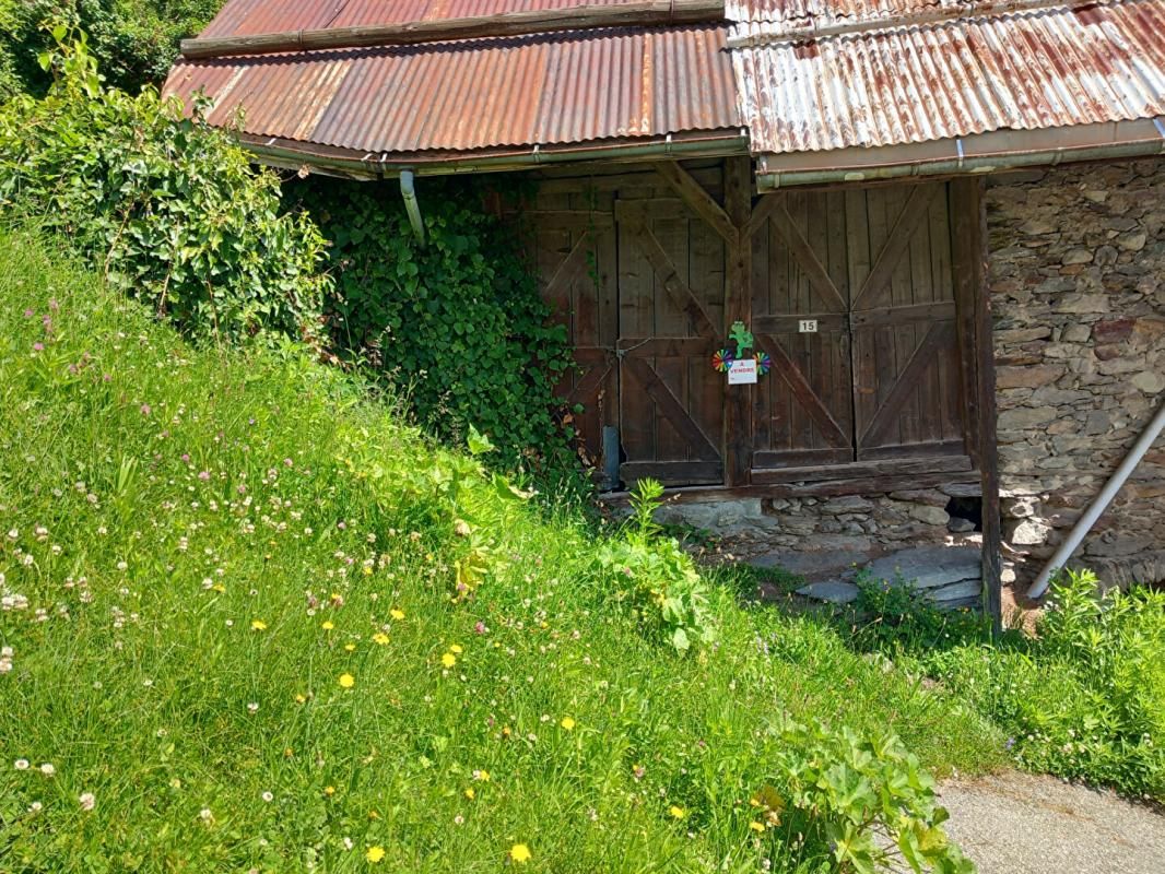 BONNEVAL Grange-étable classé en zone urbaine (RNU) constructible 2