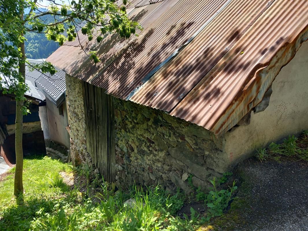 BONNEVAL Grange-étable classé en zone urbaine (RNU) constructible 3