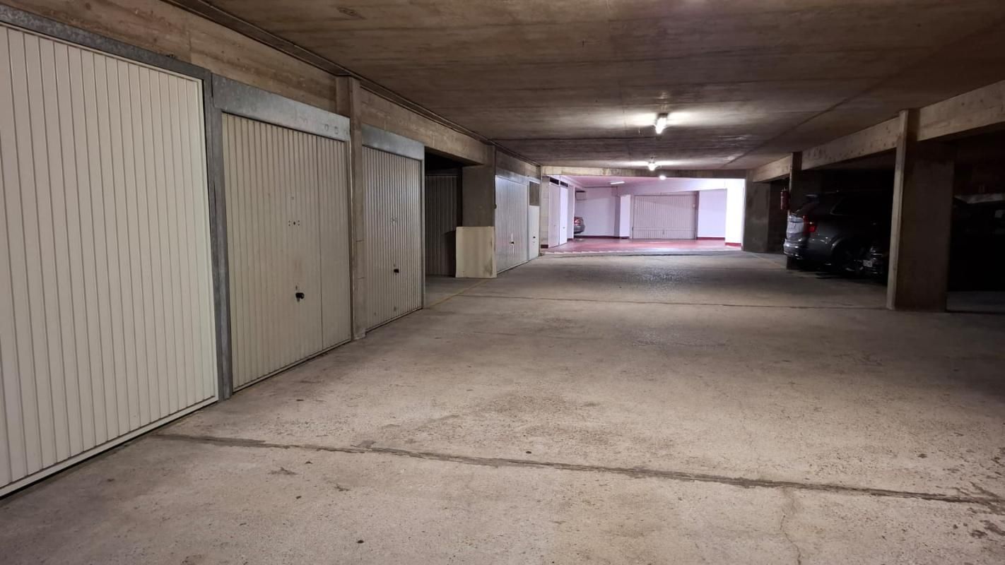 PARIS-12E-ARRONDISSEMENT Place de Parking boxable Boulevard de Picpus Nation (Paris 12e) 1