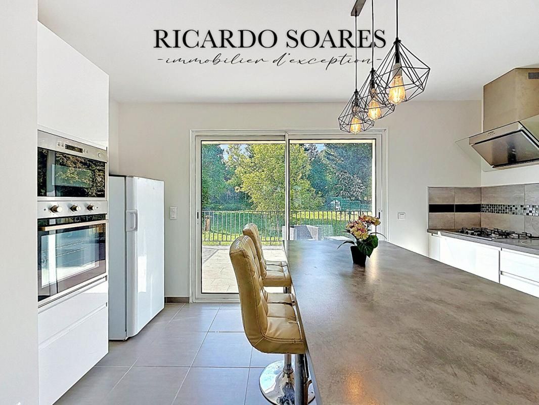 MONCEAUX MONCEAUX 60940 - MAISON FAMILIALE RÉNOVÉE EN 2021 / 129m² au sol / 4 CHAMBRES / SOUS-SOL TOTAL / TERRAIN 787 m² 4