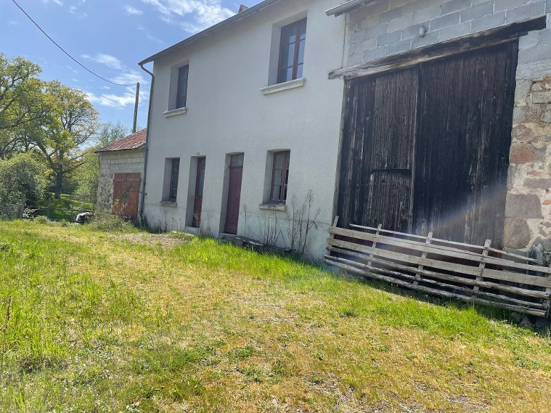 Corps de ferme avec 12 hectares- fort potentiel dans un secteur calme et verdoyant Creuse